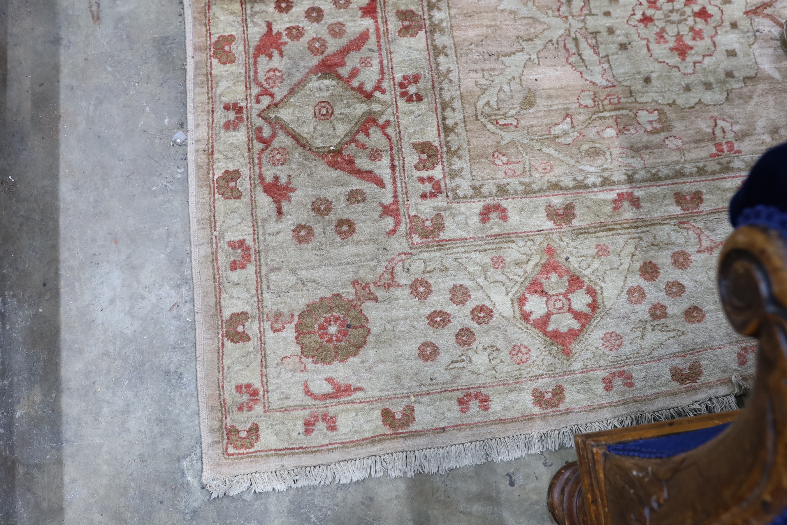 A Zeigler style ivory ground carpet, 380 x 280cm